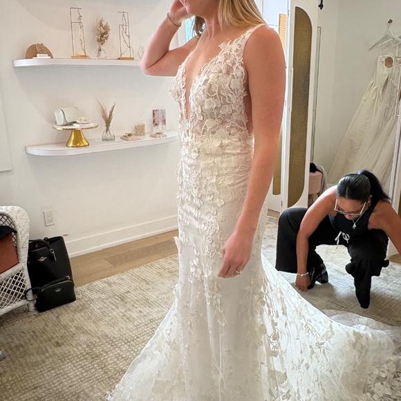 Wedding Dress - Picture 3 of 8